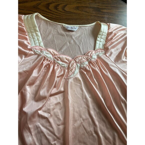Vanity Fair vintage peach cream night gown and button front robe size S/M - Picture 2 of 10